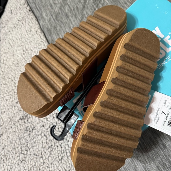 Reef Cushion Vista Hi - Picture 2 of 3